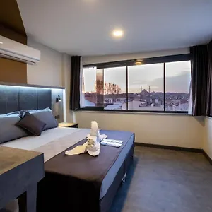 2* Hotel The Queen